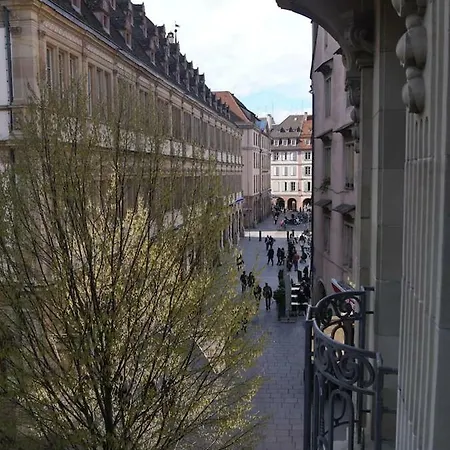 Appartement Luxurious Urban Renovated Near Cathedral Straatsburg